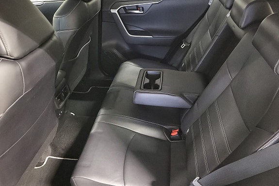 Toyota RAV4 9 of 15