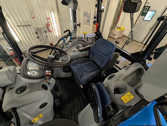 New Holland T 5.115 DC 5 of 9