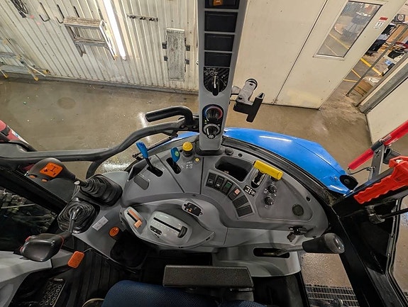 New Holland T 5.115 DC 7 of 9