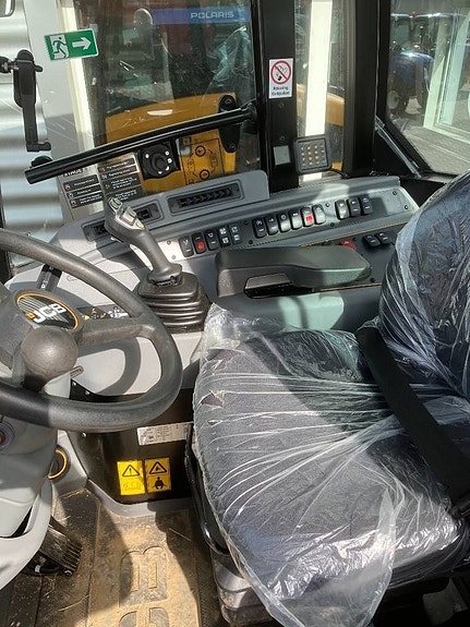 JCB 409 Nordic Edition 11 of 16