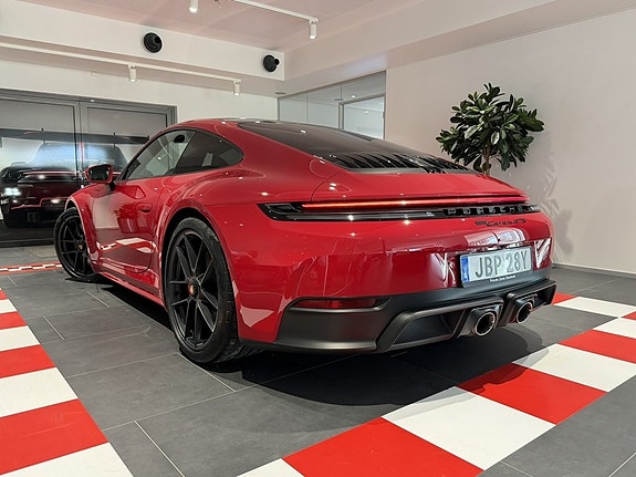 Porsche 911 Carrera GTS 2 of 23
