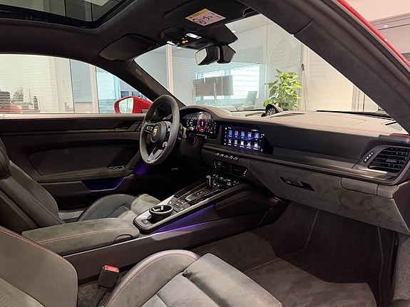 Porsche 911 Carrera GTS 21 of 23