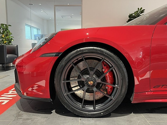Porsche 911 Carrera GTS 7 of 23