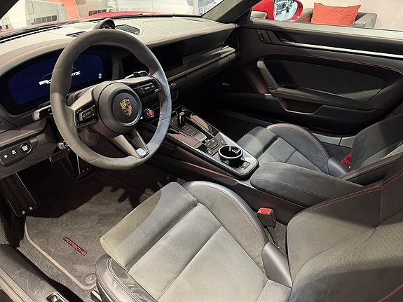 Porsche 911 Carrera GTS 8 of 23