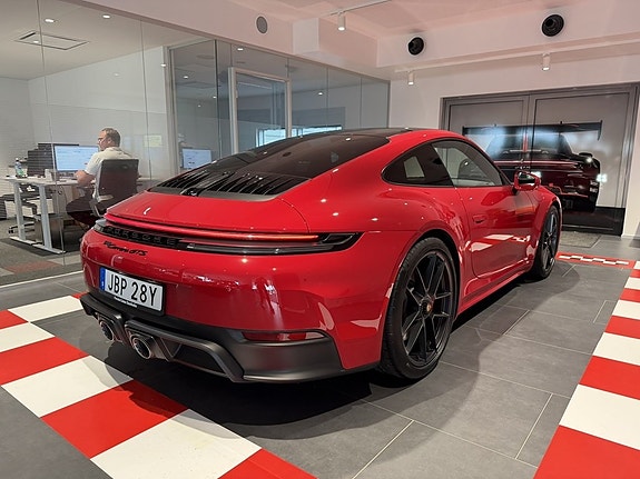 Porsche 911 Carrera GTS 5 of 23