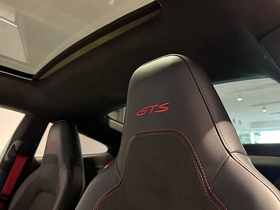 Porsche 911 Carrera GTS 10 of 23