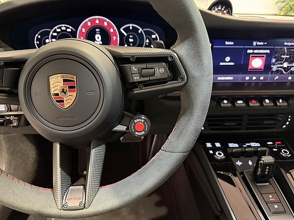 Porsche 911 Carrera GTS 13 of 23