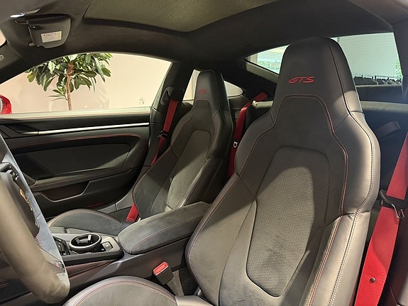 Porsche 911 Carrera GTS 9 of 23