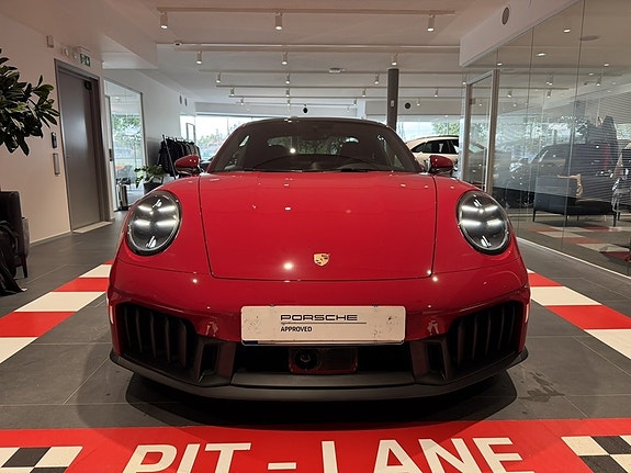 Porsche 911 Carrera GTS 3 of 23