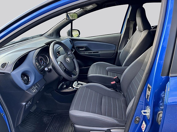 Toyota Yaris 8 of 16