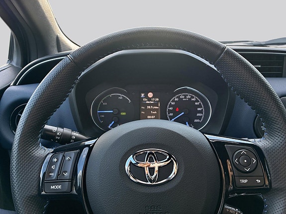 Toyota Yaris 10 of 16