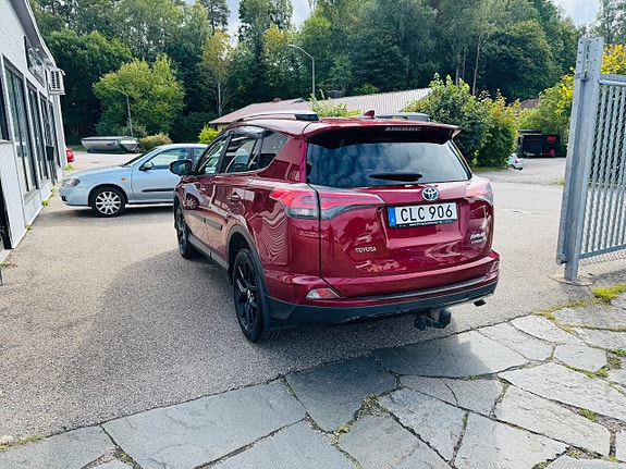 Toyota RAV4 4 of 24