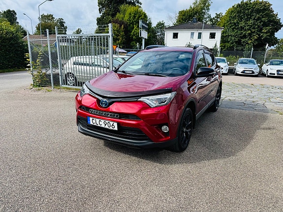 Toyota RAV4 2 of 24
