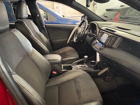 Toyota RAV4 17 of 24