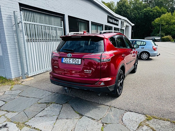 Toyota RAV4 3 of 24