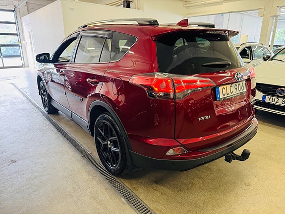 Toyota RAV4 16 of 24
