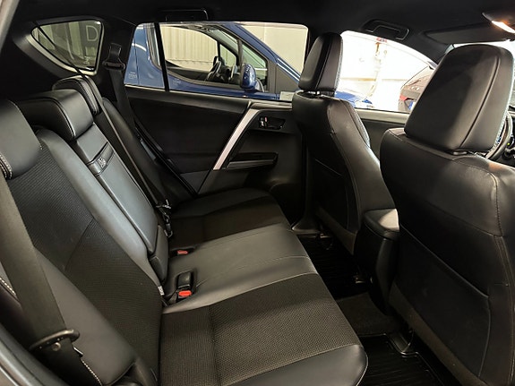 Toyota RAV4 18 of 24