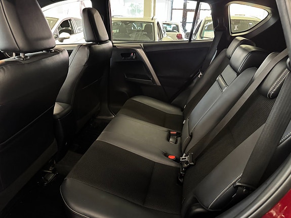 Toyota RAV4 19 of 24