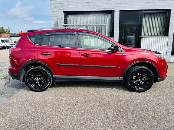 Toyota RAV4 10 of 24