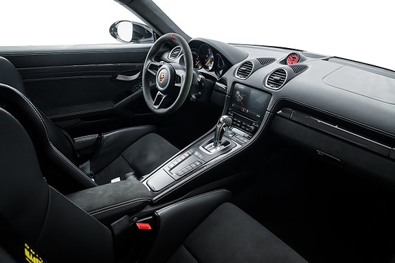 Porsche 718 Cayman GT4 17 of 17