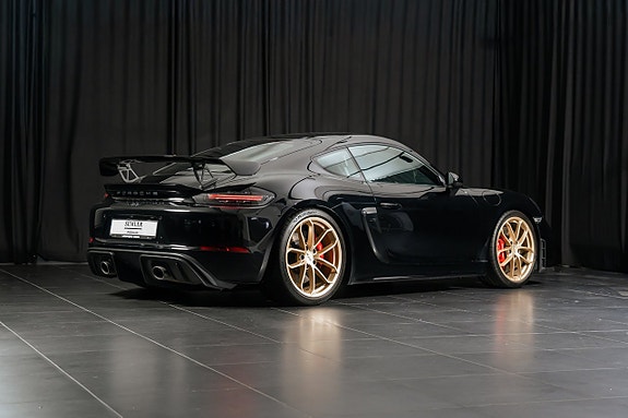 Porsche 718 Cayman GT4 3 of 17