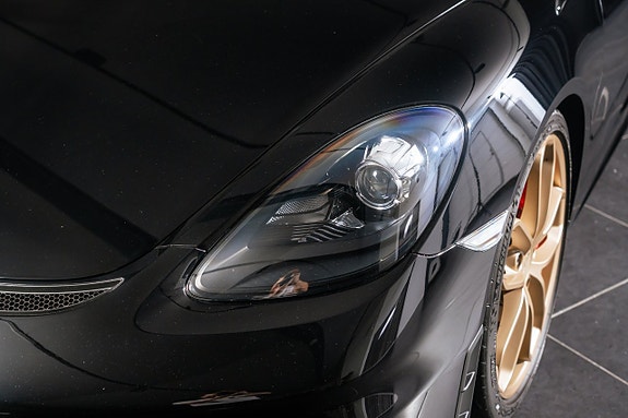 Porsche 718 Cayman GT4 6 of 17