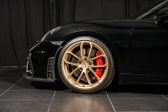 Porsche 718 Cayman GT4 5 of 17