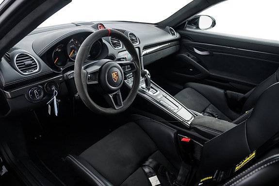 Porsche 718 Cayman GT4 10 of 17