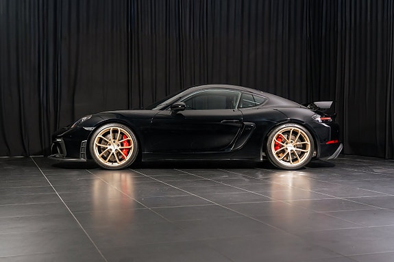 Porsche 718 Cayman GT4 2 of 17