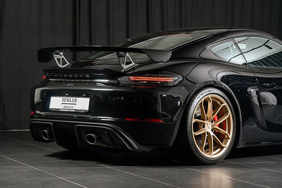Porsche 718 Cayman GT4 8 of 17