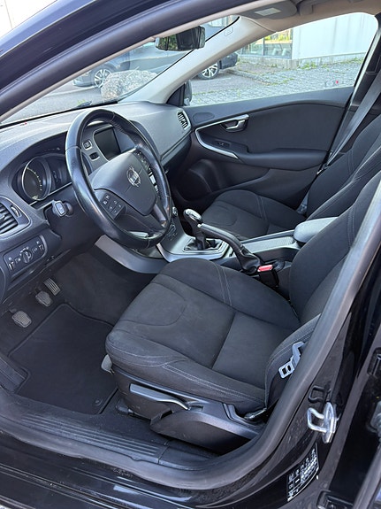 Volvo V40 7 of 8