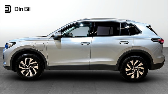 Volkswagen Tiguan 2 of 21