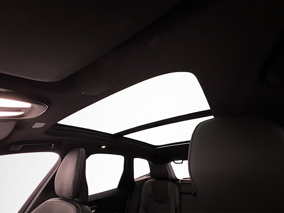 Volvo XC60 13 of 30