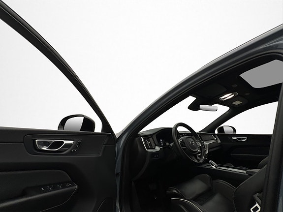 Volvo XC60 11 of 30