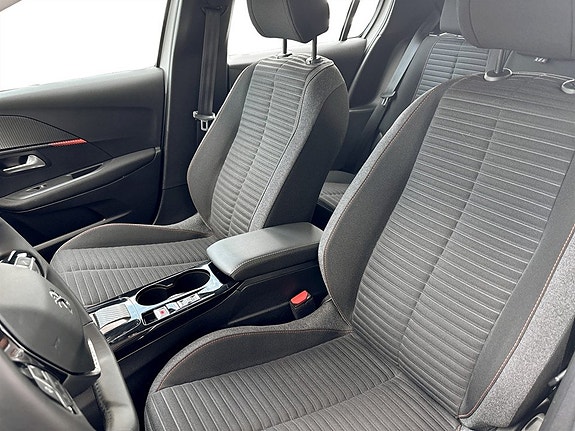 Peugeot e-208 5 of 15