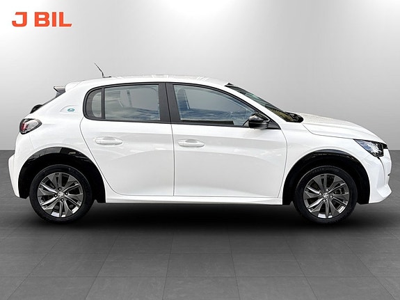 Peugeot e-208 13 of 15