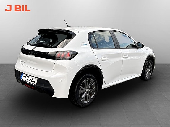 Peugeot e-208 3 of 15