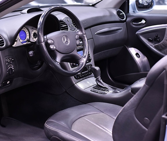 Mercedes-Benz CLK320 10 of 12