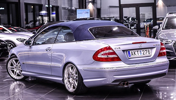 Mercedes-Benz CLK320 3 of 12