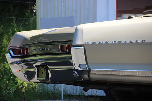 Pontiac Bonneville 2 of 30