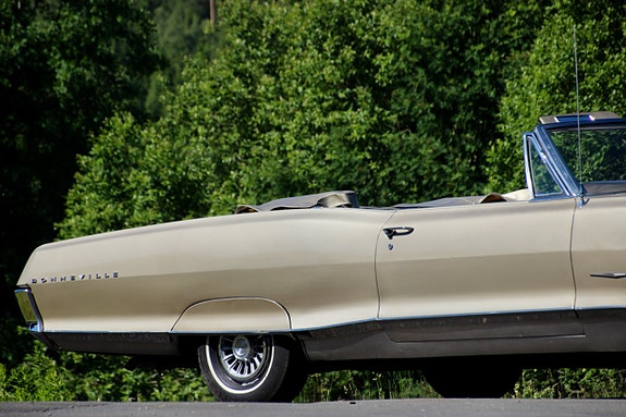 Pontiac Bonneville 14 of 30