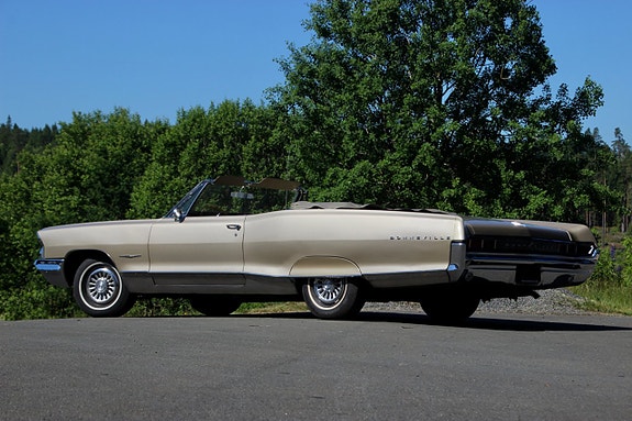Pontiac Bonneville 23 of 30