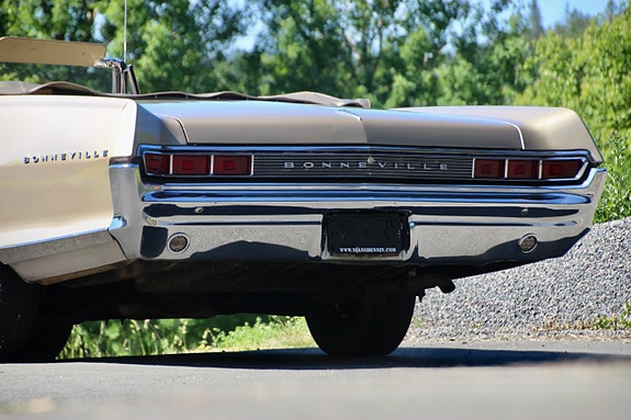Pontiac Bonneville 21 of 30