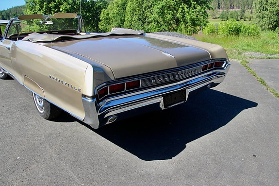 Pontiac Bonneville 17 of 30