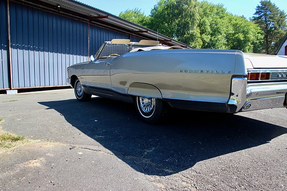 Pontiac Bonneville 18 of 30