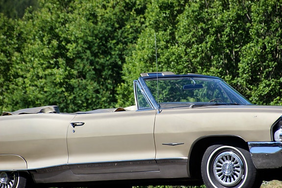 Pontiac Bonneville 15 of 30