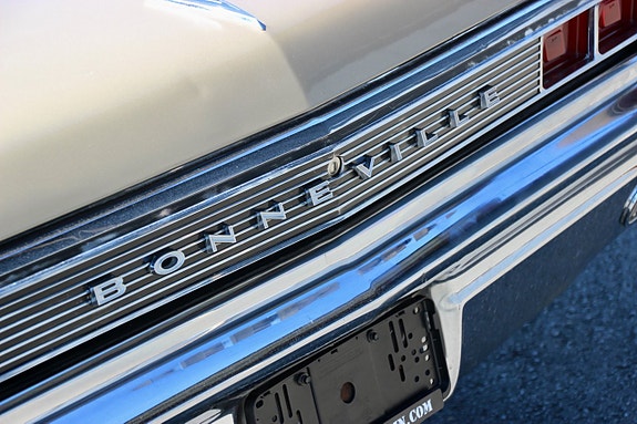 Pontiac Bonneville 24 of 30