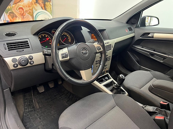 Opel Astra 14 of 26