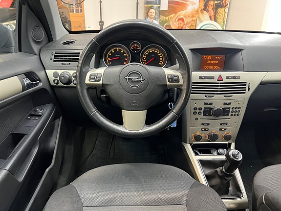 Opel Astra 13 of 26