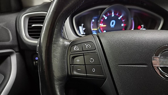 Volvo V40 15 of 27